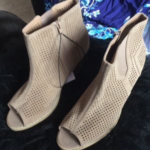 Taupe sandals low heel